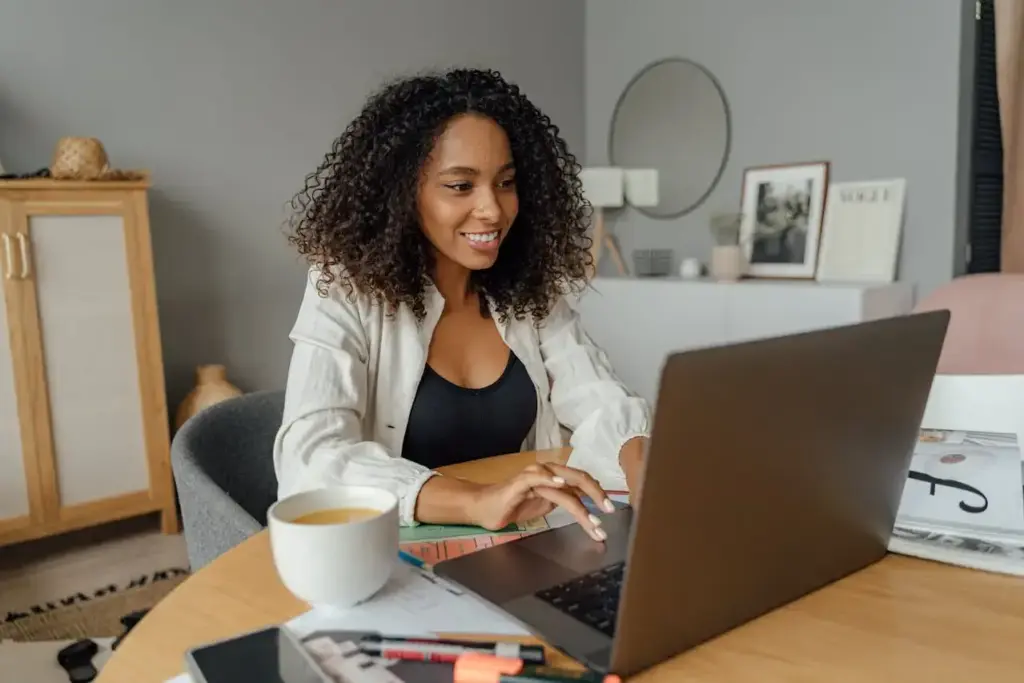 Spanish Digital Nomad Visa for Canadian citizens Klev&Vera