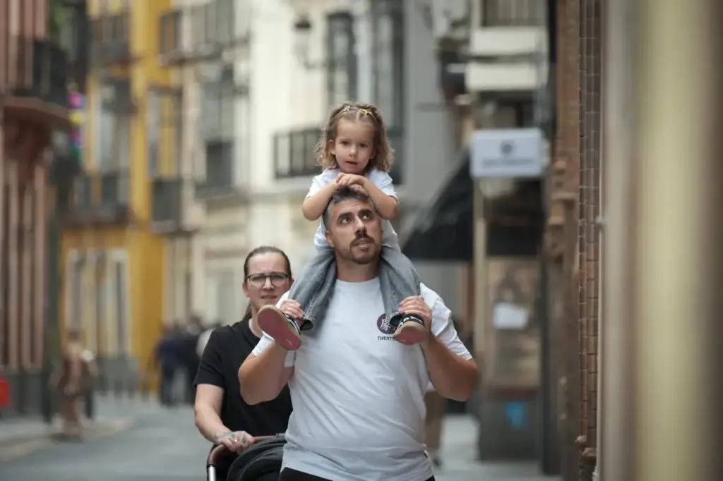 new residence permit spain 2025 family klev & vera
